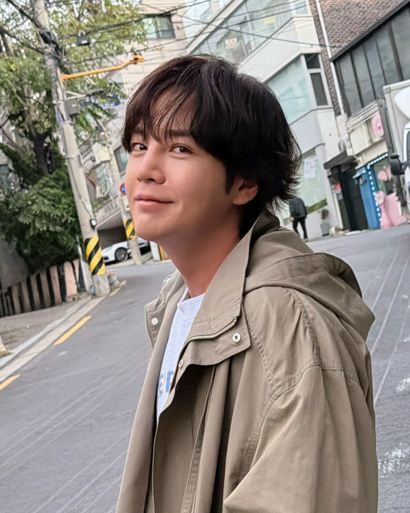 Behind-the-scenes cut of Jang Geunsuk