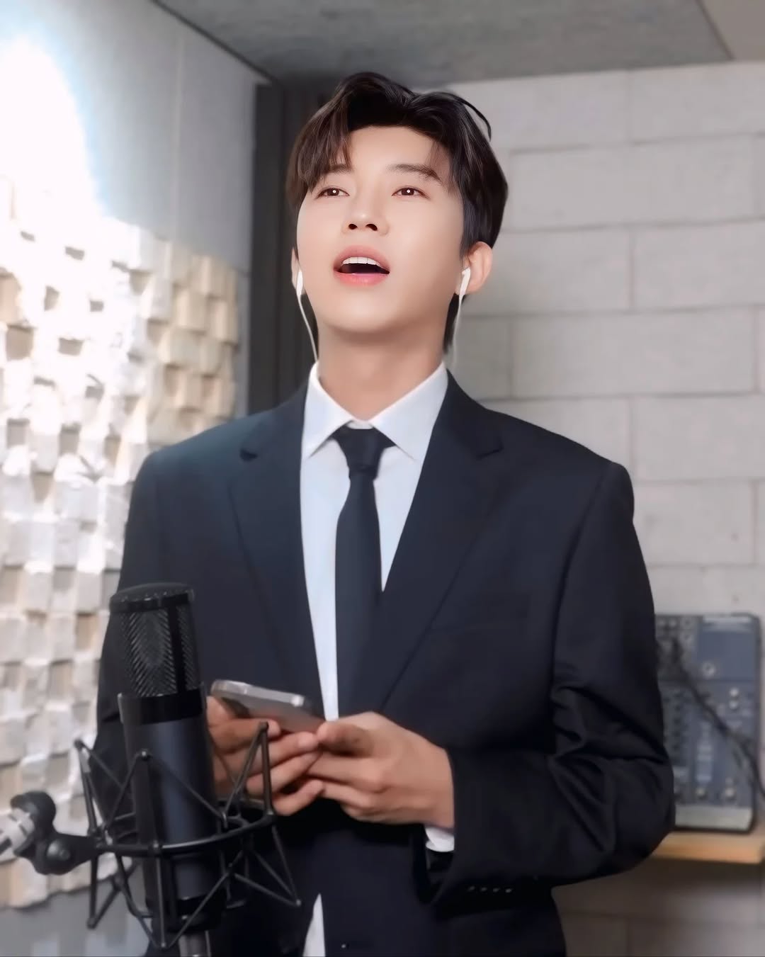 Cuplikan di balik layar dari Lim Youngwoong