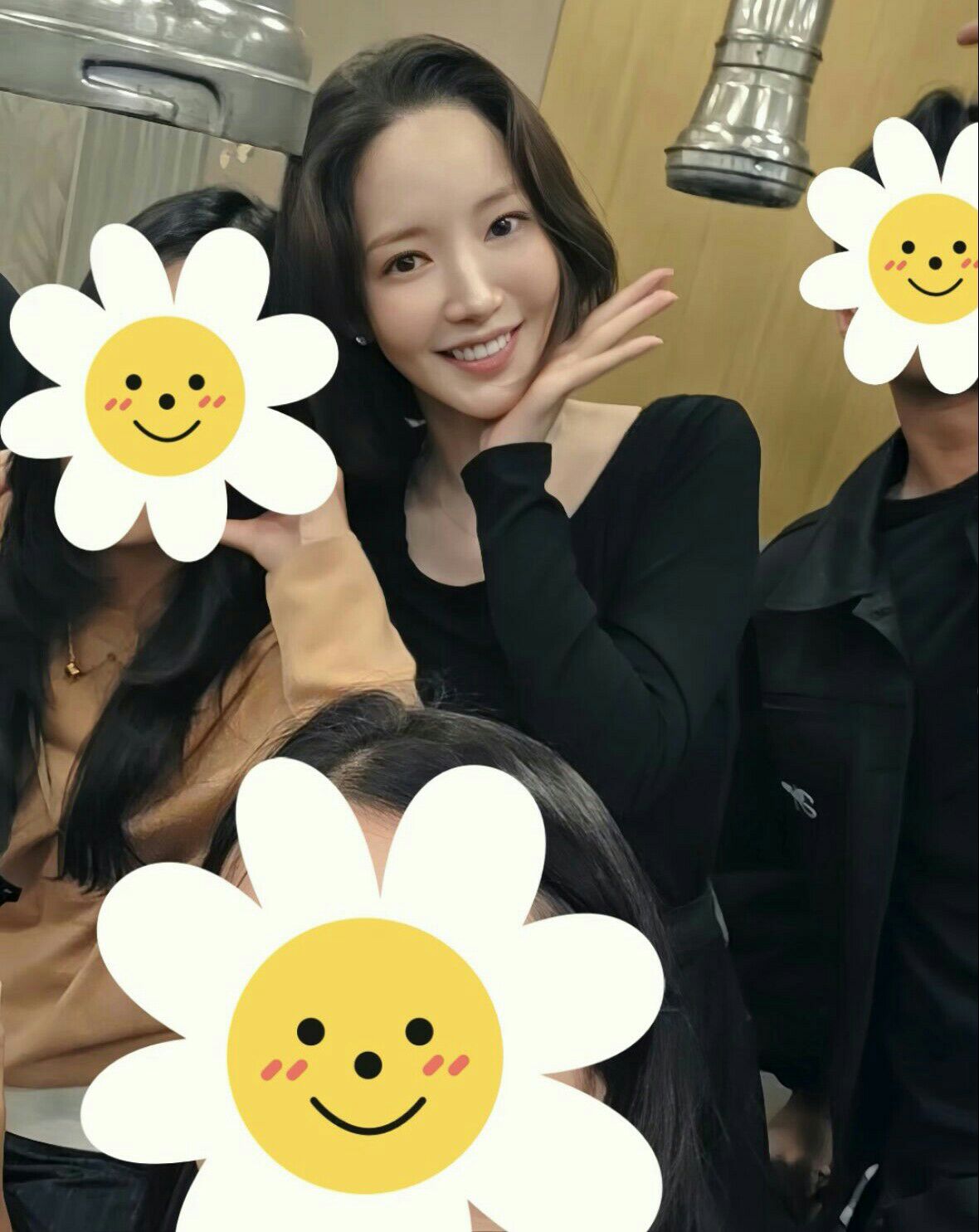 Behind-the-scenes cut of Park Minyoung