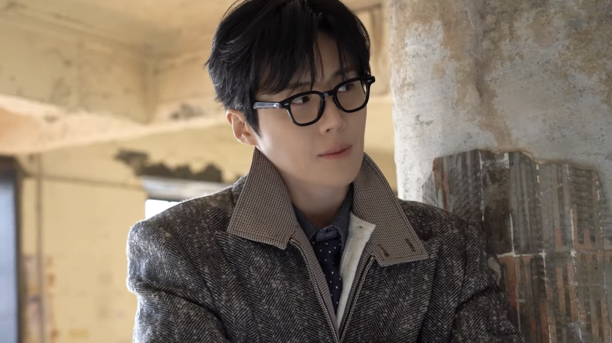 Behind-the-scenes cut of Kim Seonho