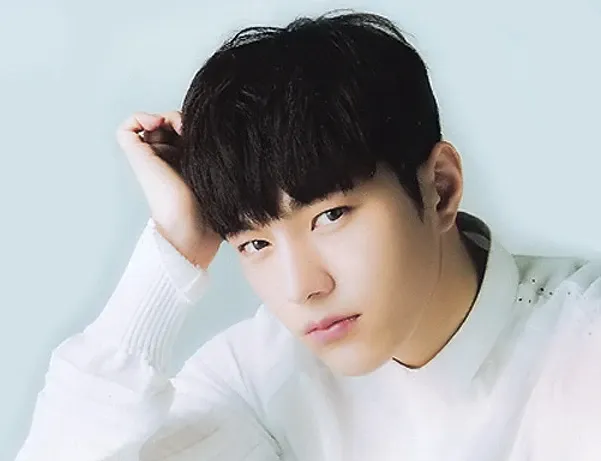 Recent activity shot of Kim Myungsoo (L)
