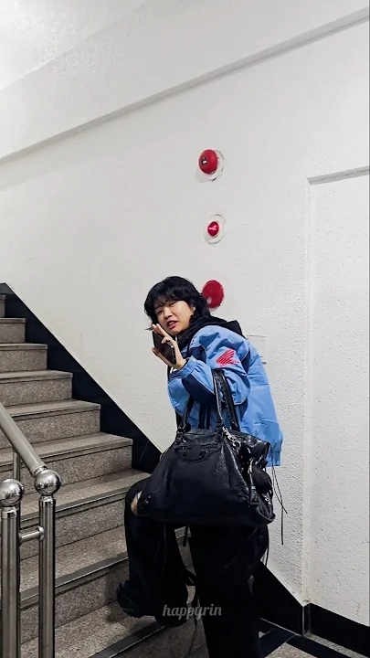 Emotional wallpaper shared by fans for Aiki