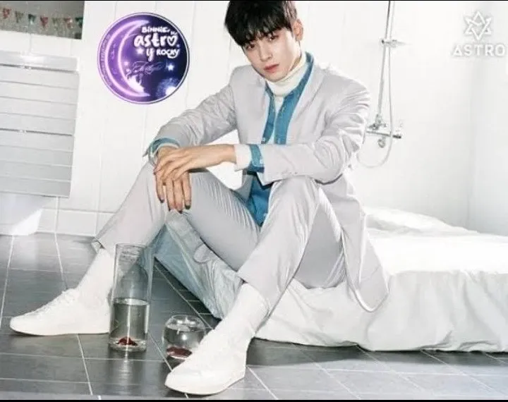 A moment captured by a fan of Cha Eunwoo