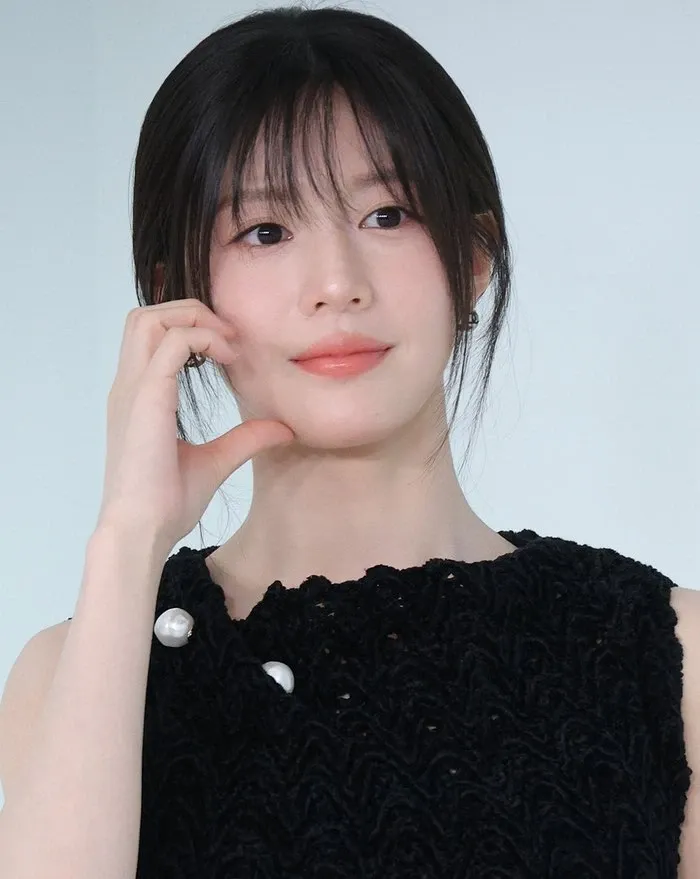 Behind-the-scenes cut of Go Younjung