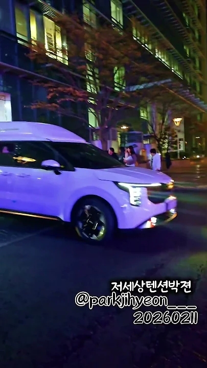 Special wallpaper made by Park Jihyeon's fans