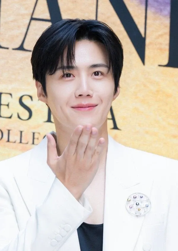 Latest photo of Kim Seonho