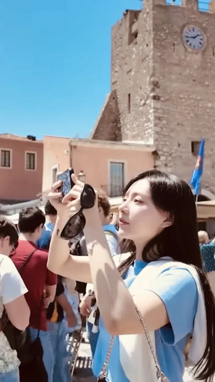 Emotional wallpaper shared by fans for Kim Jiwon