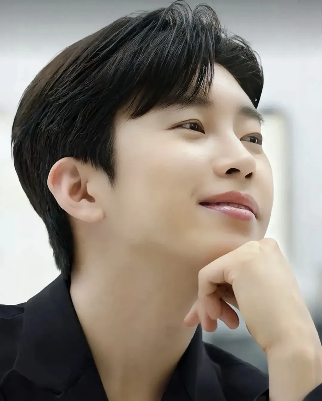 Behind-the-scenes cut of Lim Youngwoong