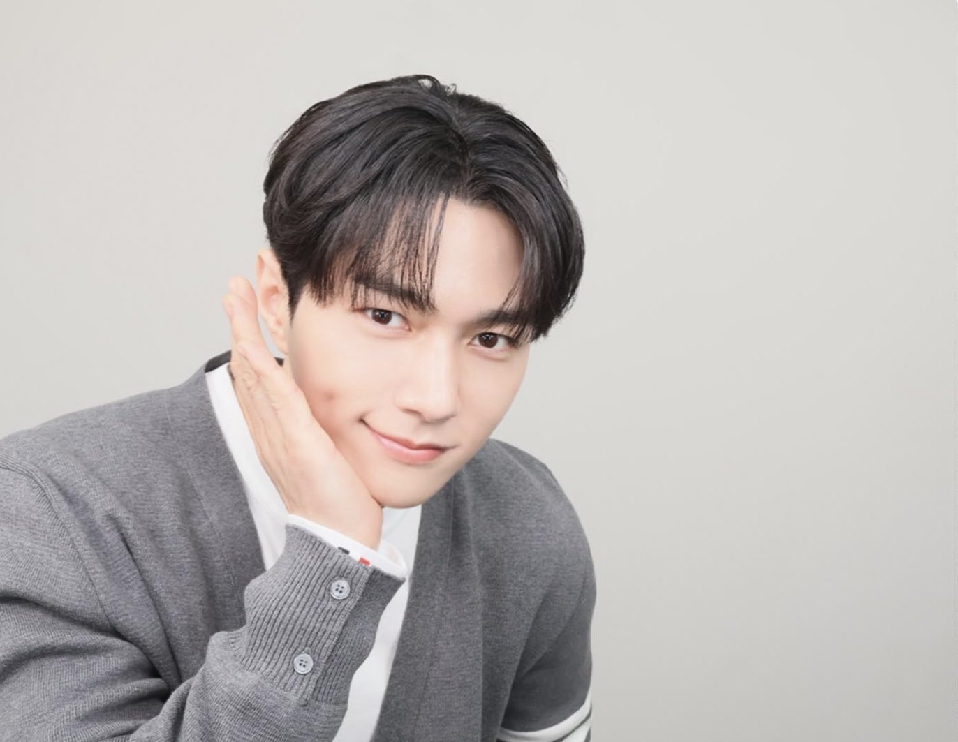 金明洙 (L)的近期活动照