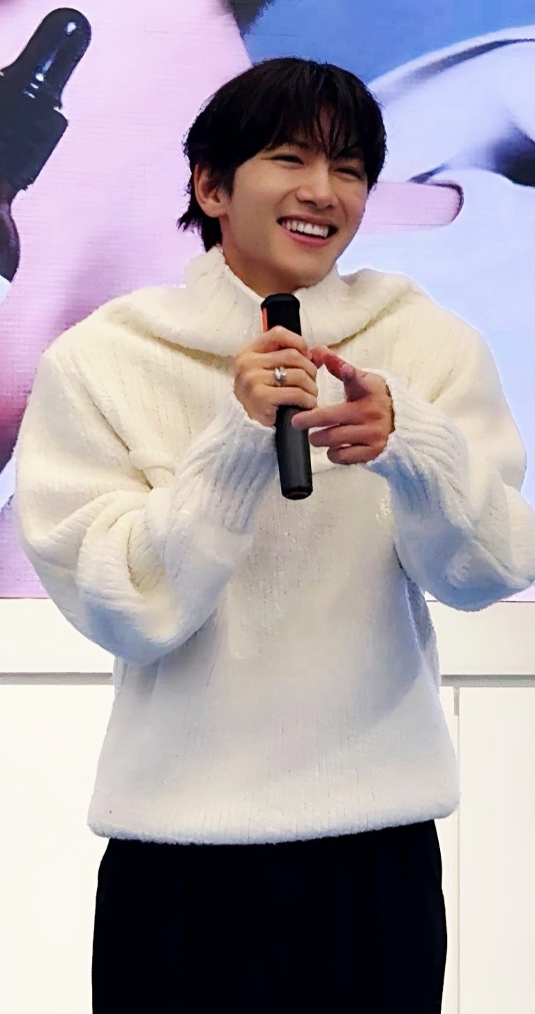 粉丝拍下的池昌旭瞬间