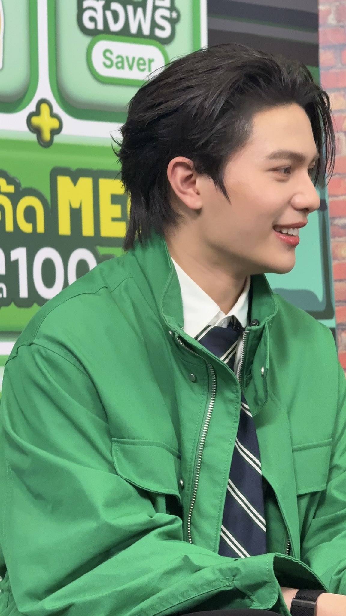 A moment captured by a fan of Est Supha Sangaworawong