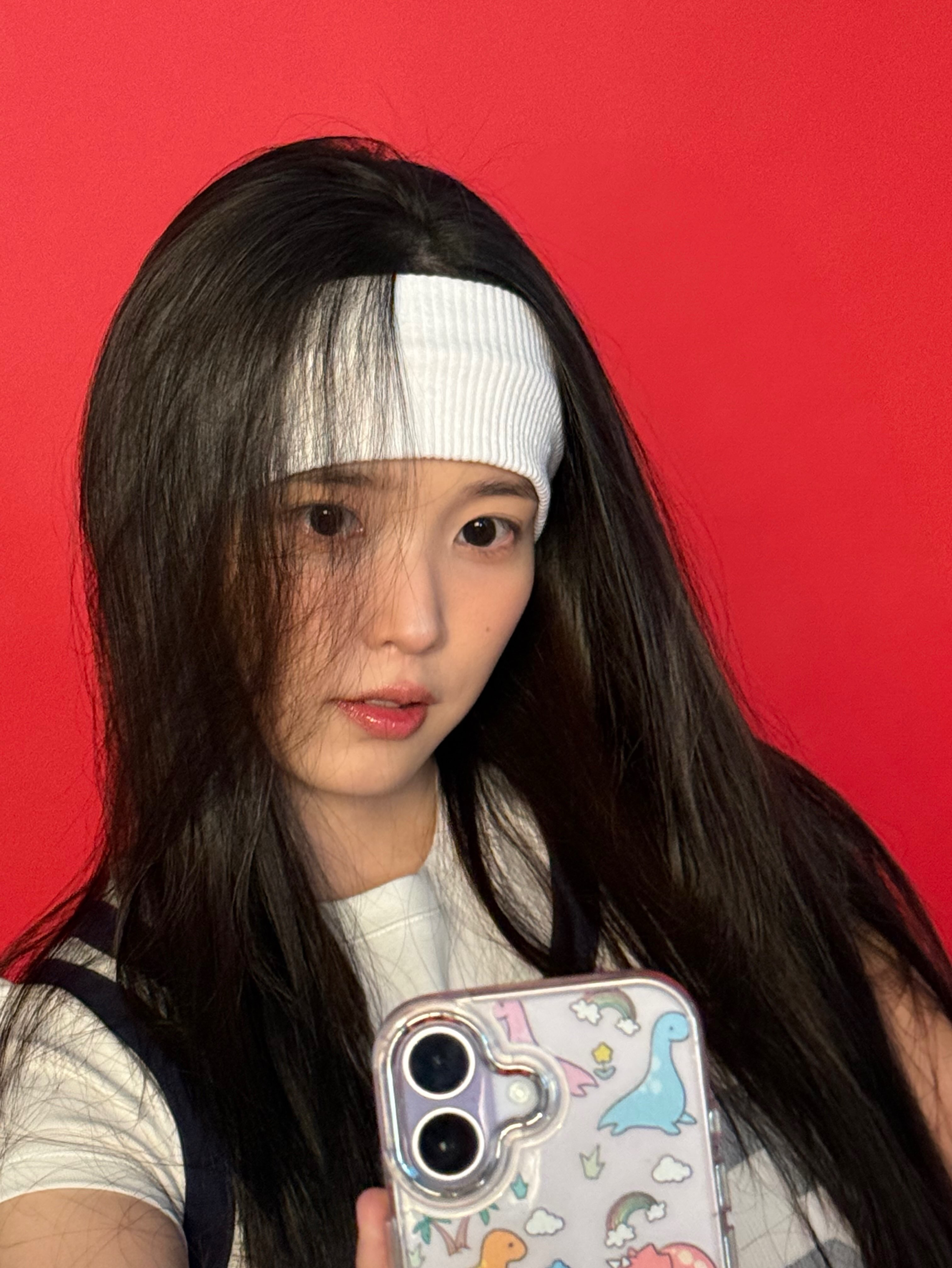 Behind-the-scenes cut of IU