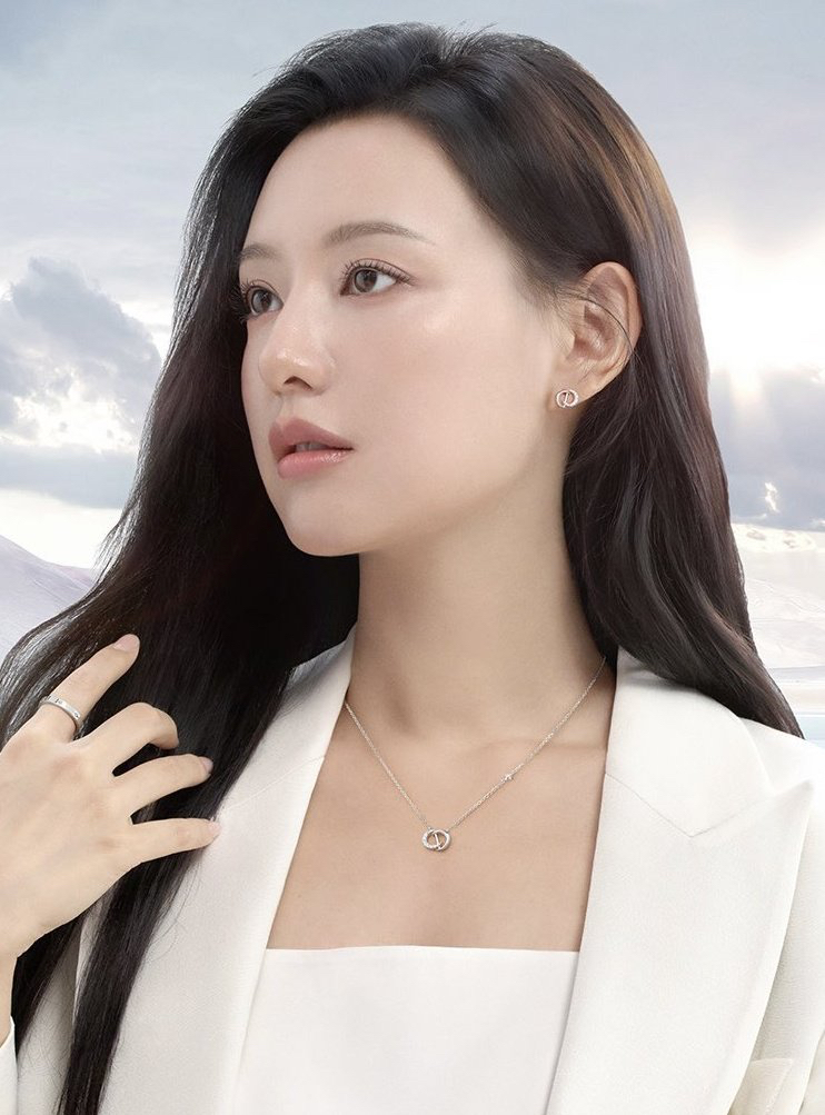 Behind-the-scenes cut of Kim Jiwon