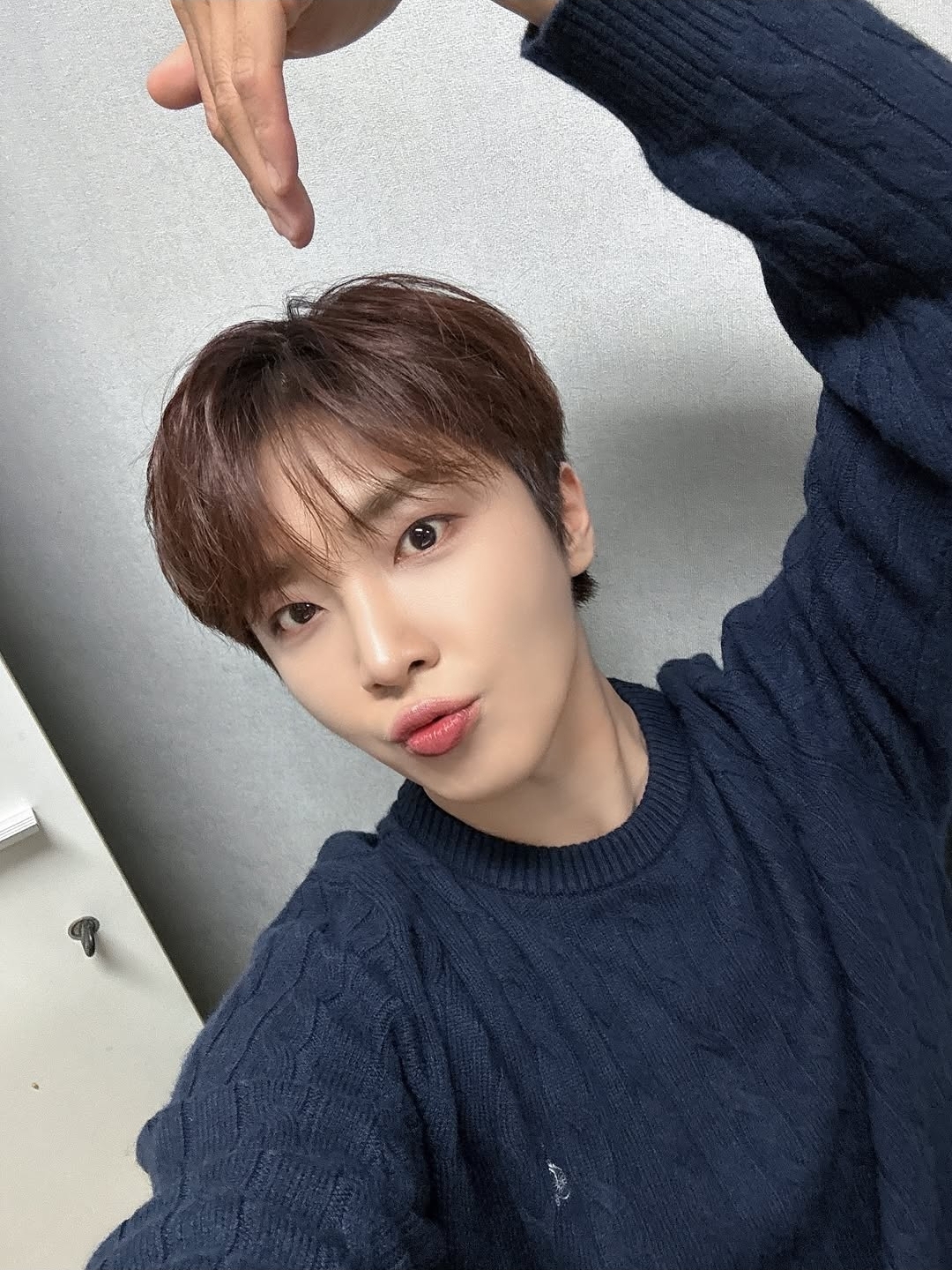 Behind-the-scenes cut of Hwang Yunsung