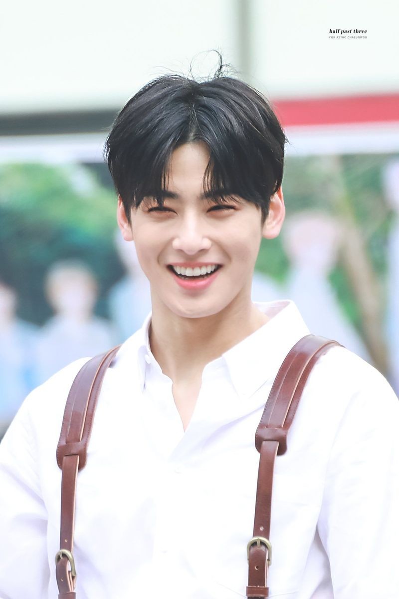 Behind-the-scenes cut of Cha Eunwoo