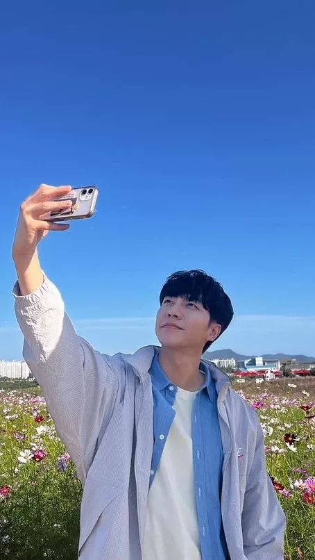 Latest photo of Lee Seunggi