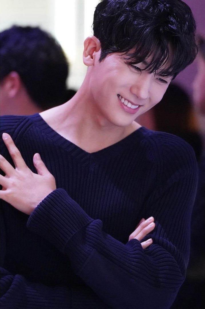 粉丝拍下的朴炯植瞬间