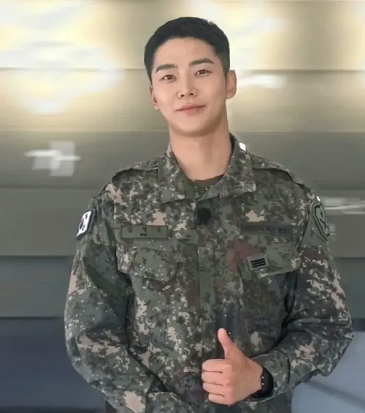 Foto kegiatan terbaru dari Rowoon