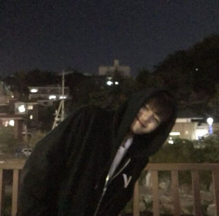 A moment captured by a fan of Ryeoun