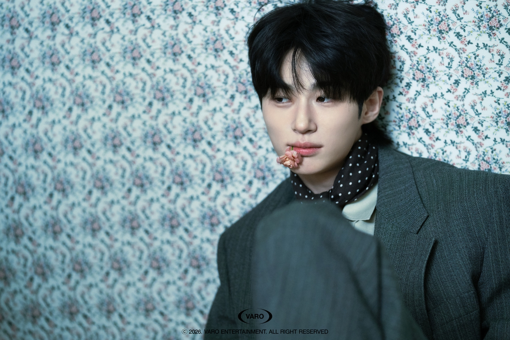 Behind-the-scenes cut of Byeon Wooseok