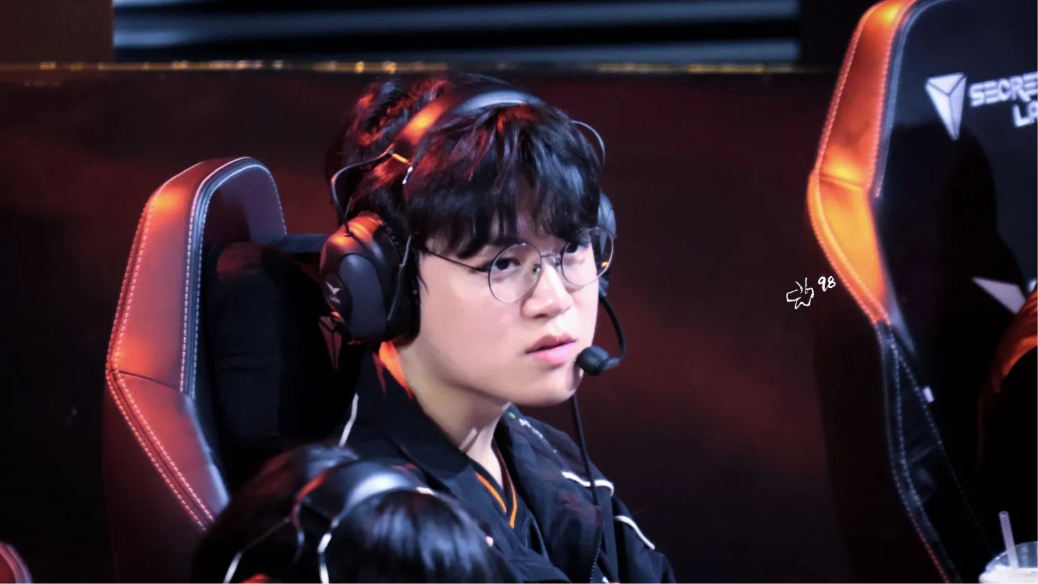 Behind-the-scenes cut of Gumayusi