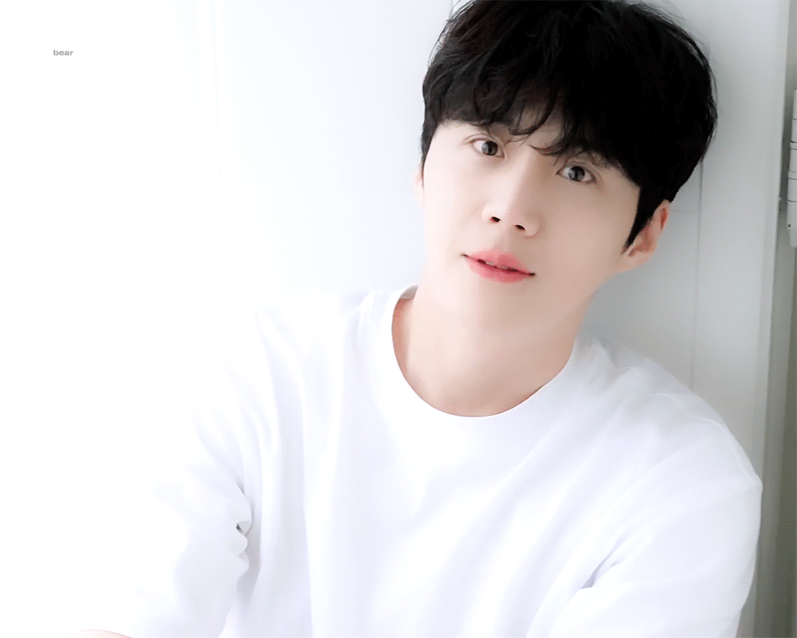 A moment captured by a fan of Kim Seonho