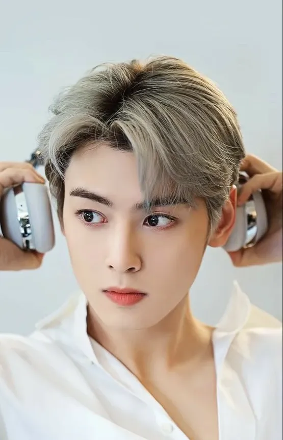 A moment captured by a fan of Cha Eunwoo