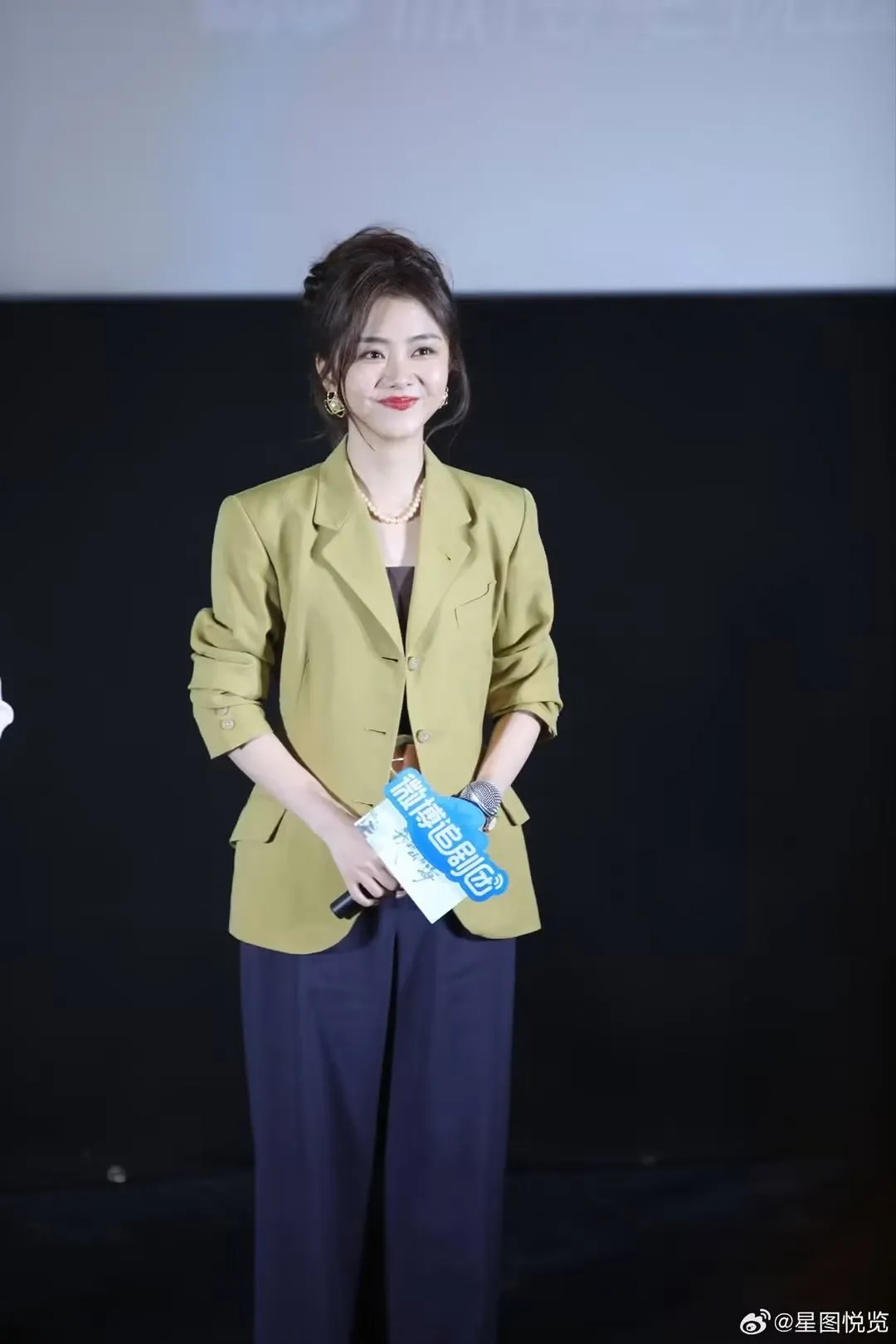 Behind-the-scenes cut of Tan Song Yun