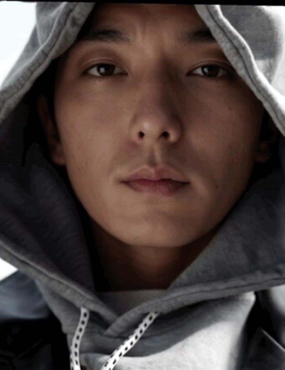 Behind-the-scenes cut of Lee Joongi