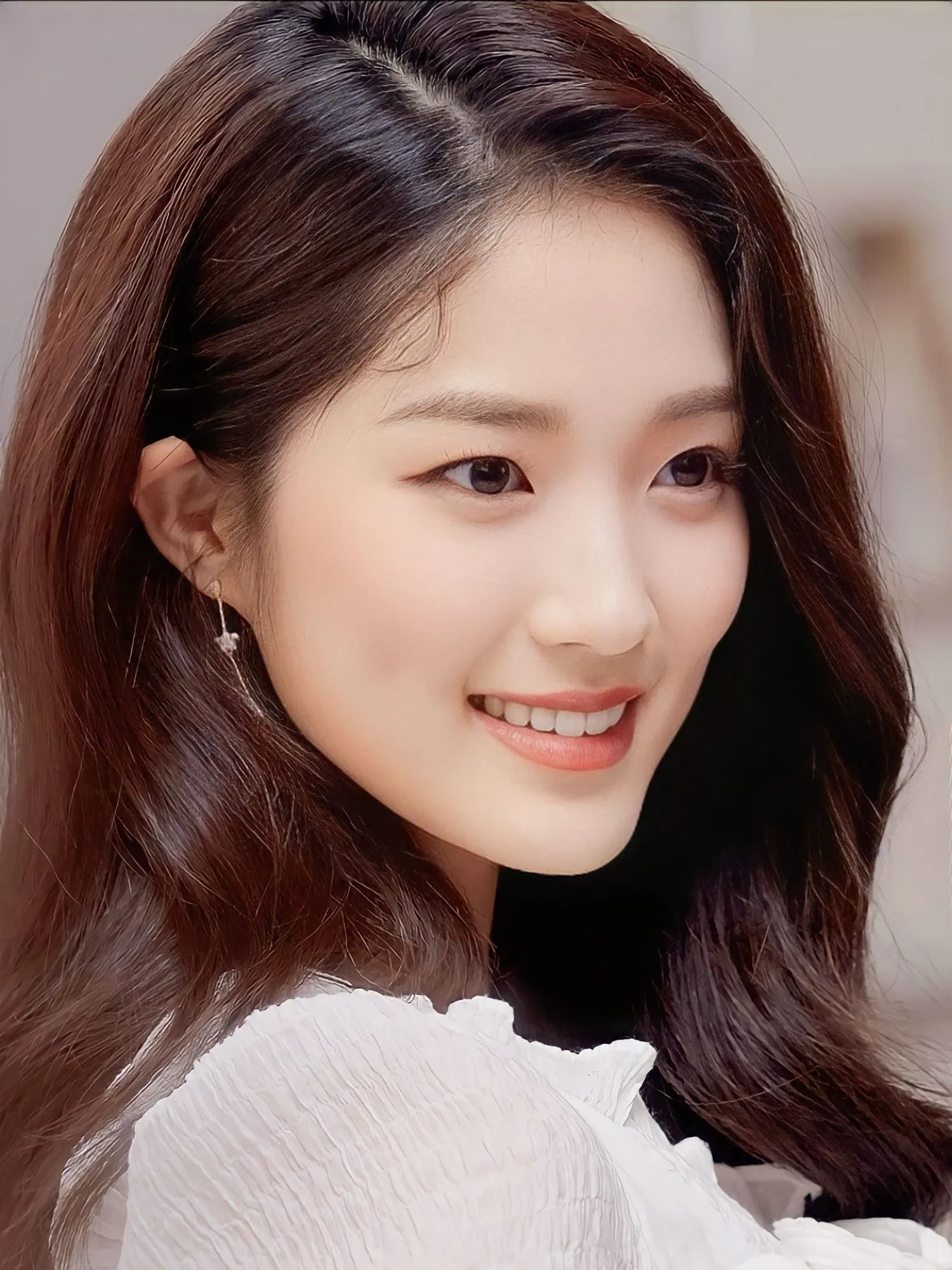 Behind-the-scenes cut of Kim Hyeyoon