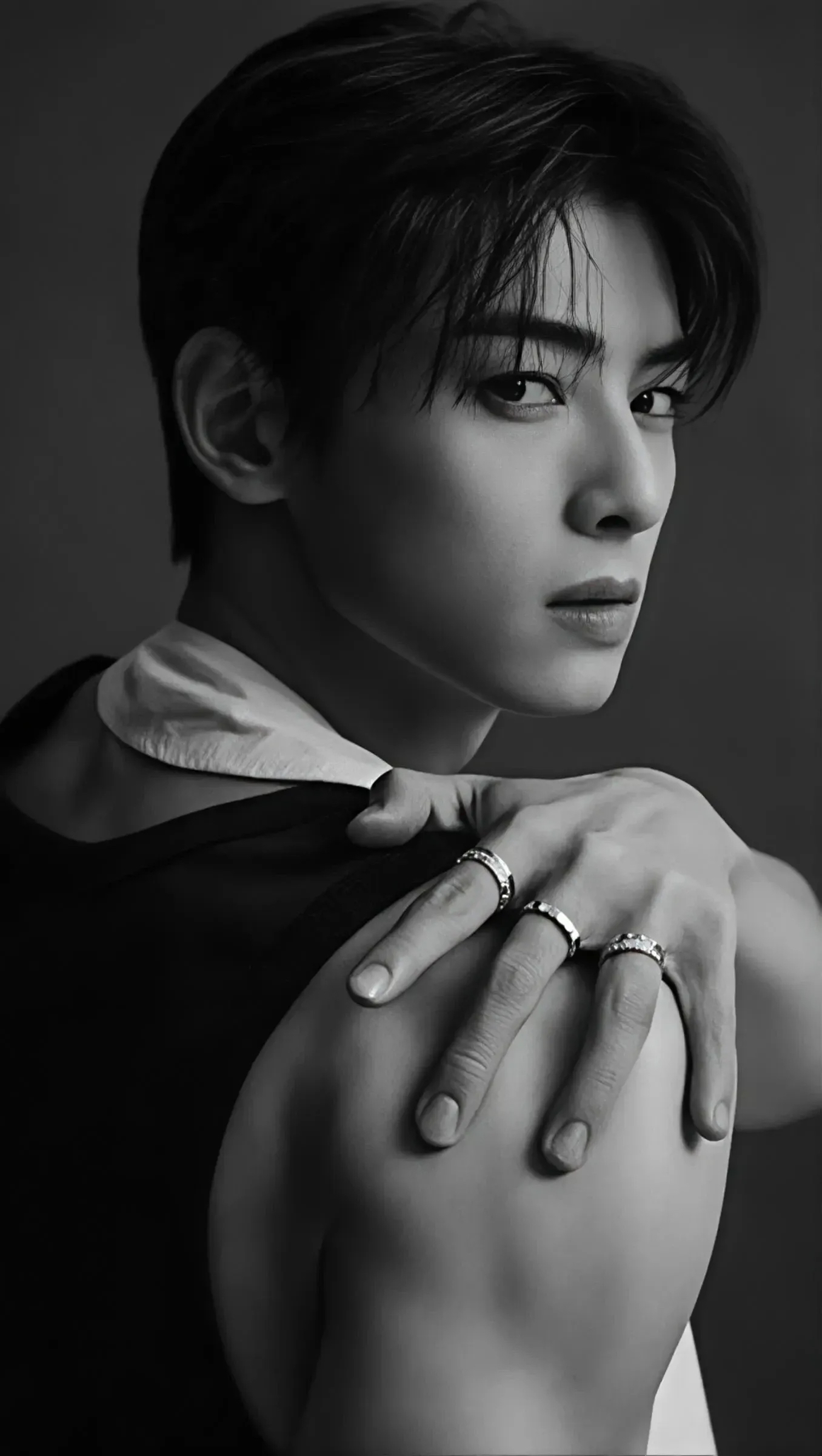 Behind-the-scenes cut of Cha Eunwoo