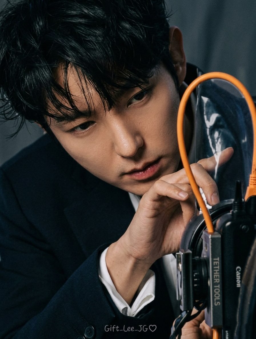 A moment captured by a fan of Lee Joongi