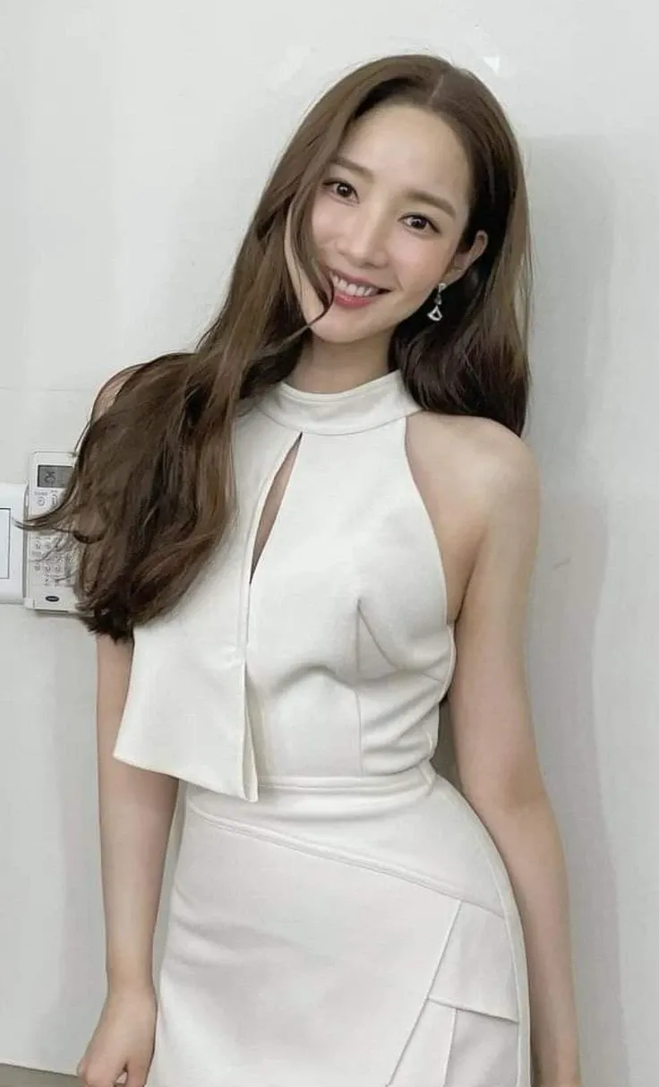 Behind-the-scenes cut of Park Minyoung