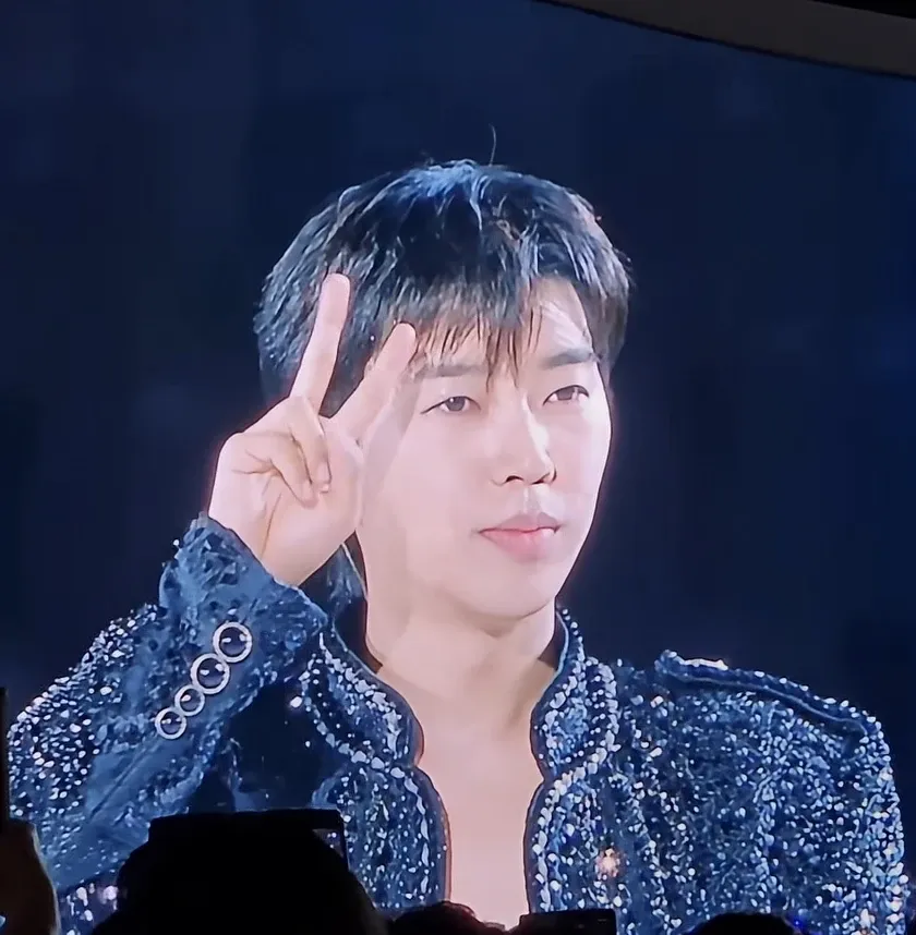 A moment captured by a fan of Lim Youngwoong