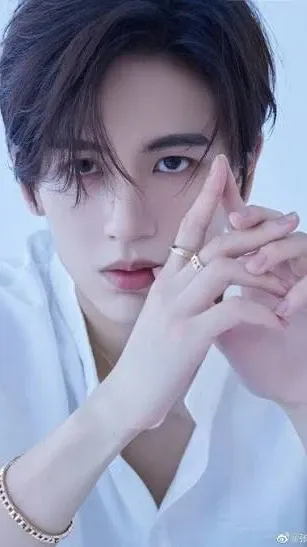 Behind-the-scenes cut of Zhang Linghe