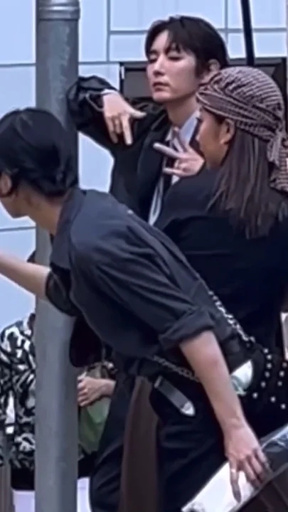 A moment captured by a fan of Lee Joongi