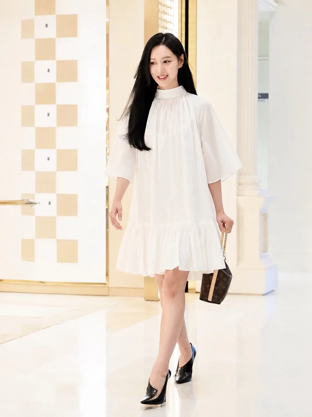 Behind-the-scenes cut of Kim Jiwon
