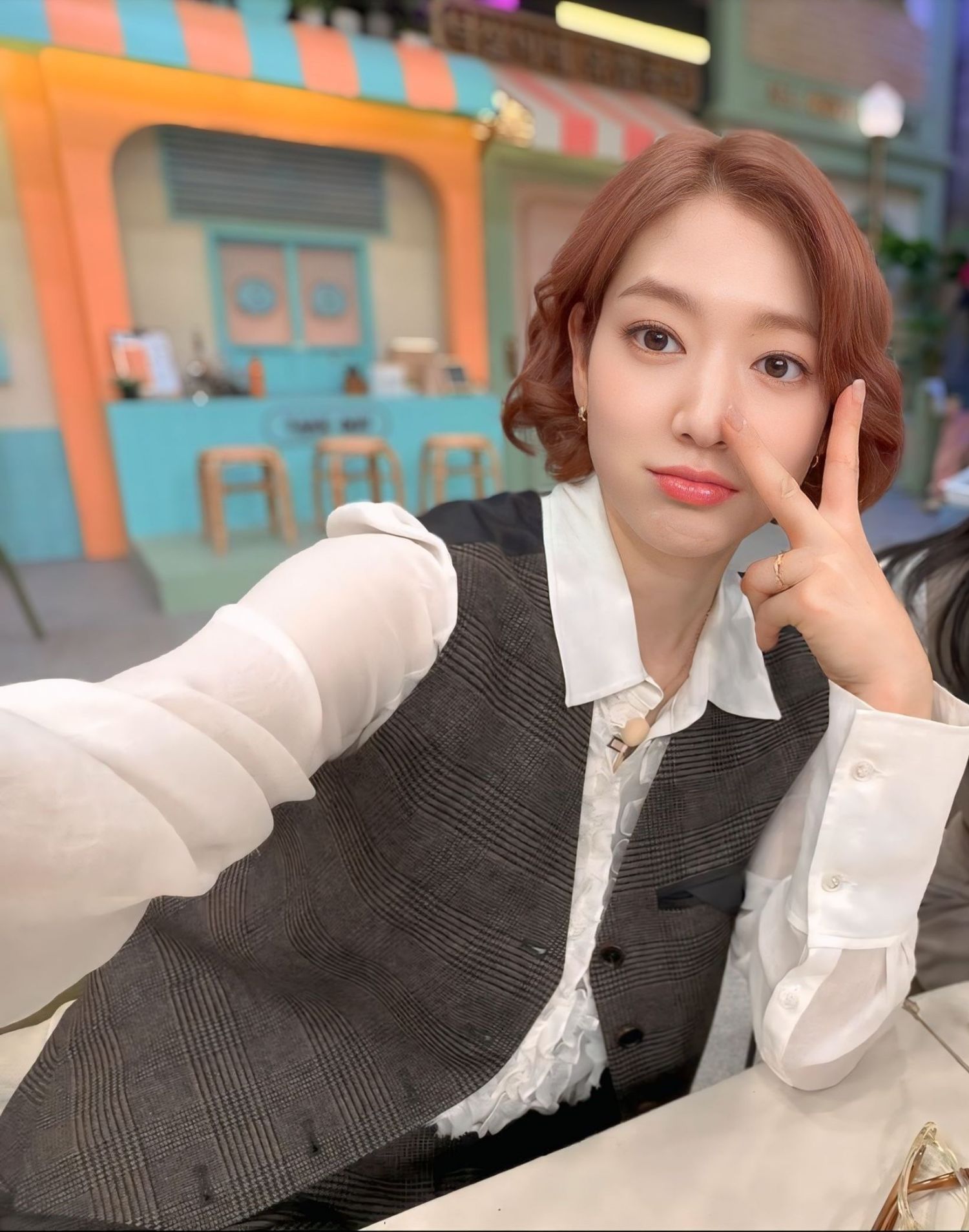 Behind-the-scenes cut of Park Shinhye