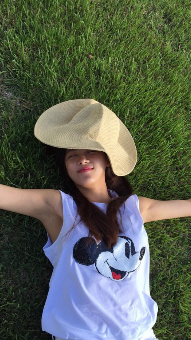 Behind-the-scenes cut of Ha Jiwon