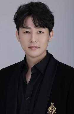 Behind-the-scenes cut of Kang Moonkyung