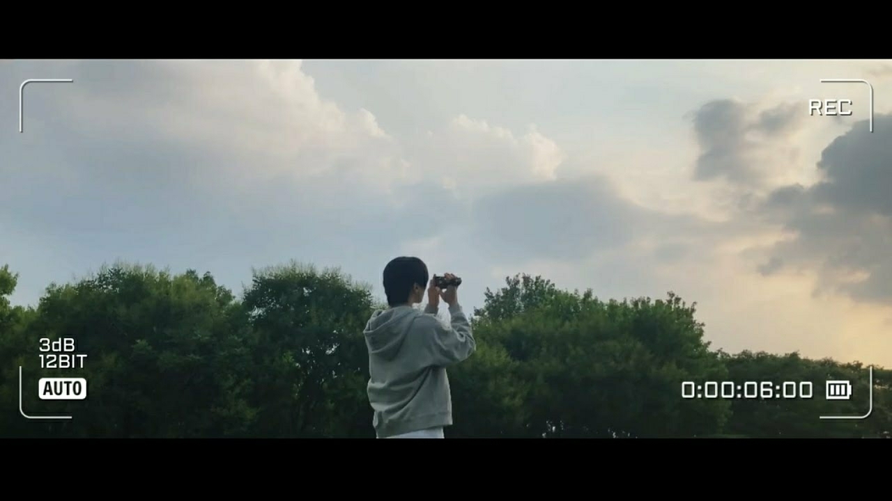 Behind-the-scenes cut of Cha Eunwoo