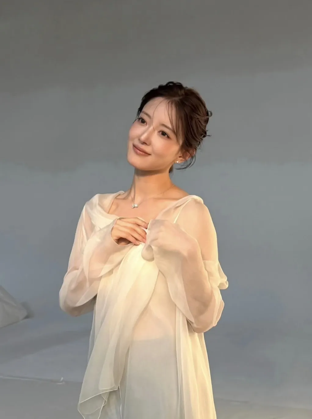 Behind-the-scenes cut of Lee Seyoung