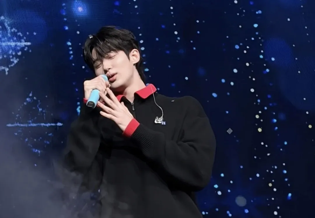 Recent activity shot of Byeon Wooseok