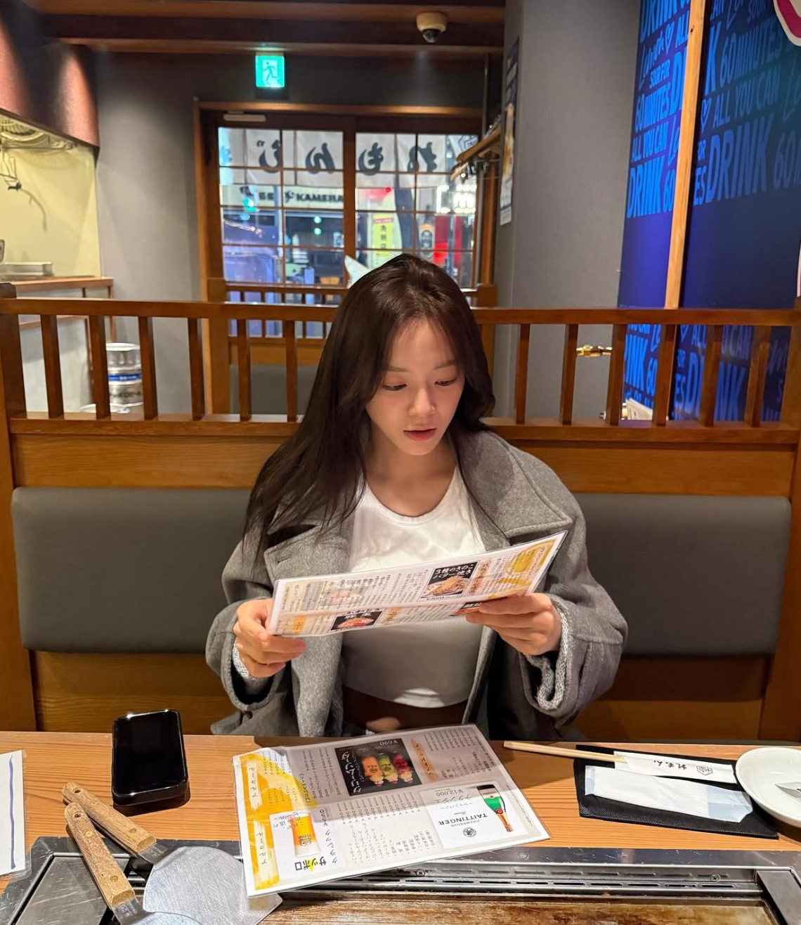 Behind-the-scenes cut of Kim Sejeong