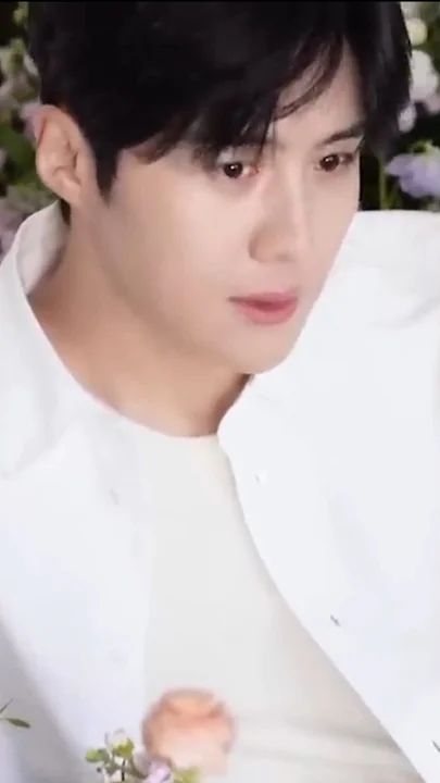 Emotional wallpaper shared by fans for Kim Seonho