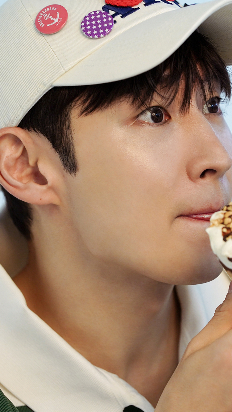 Behind-the-scenes cut of Lee Jaehoon