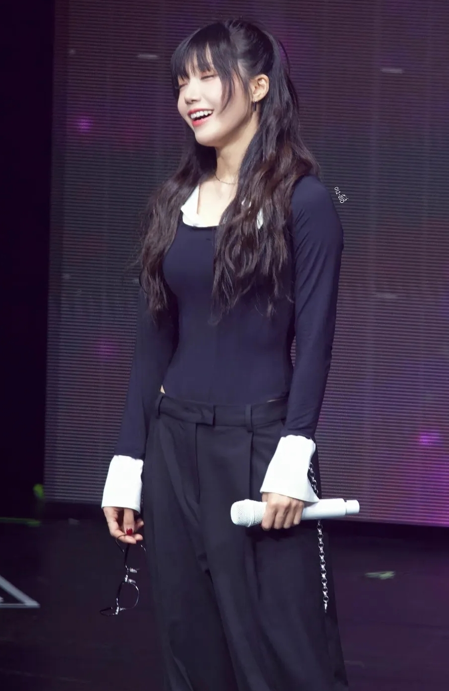 A moment captured by a fan of Jung Eunji