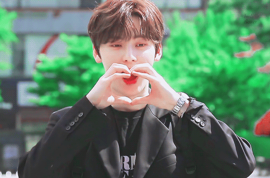 Behind-the-scenes cut of Hwang Minhyun
