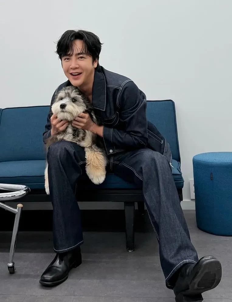 A moment captured by a fan of Jang Geunsuk