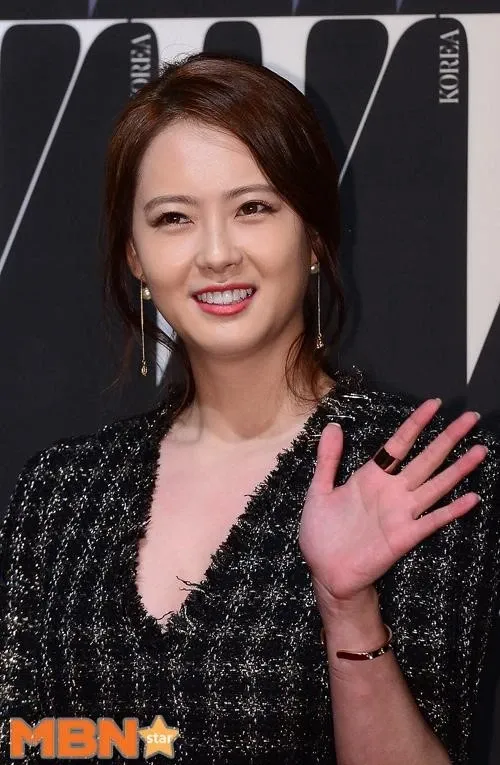 Behind-the-scenes cut of Go Ara